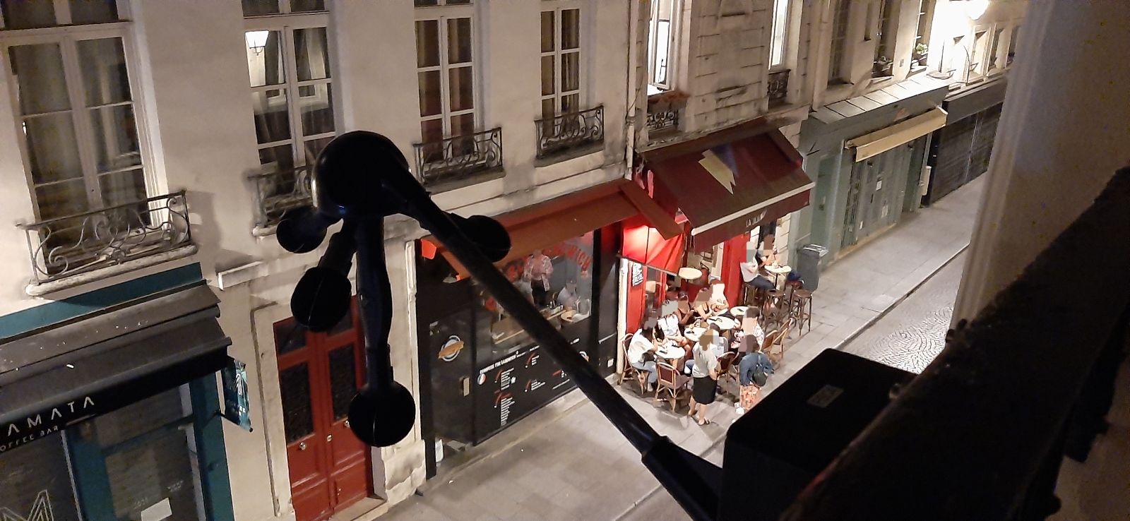 Observatoire au sein de quartiers animés de la capitale